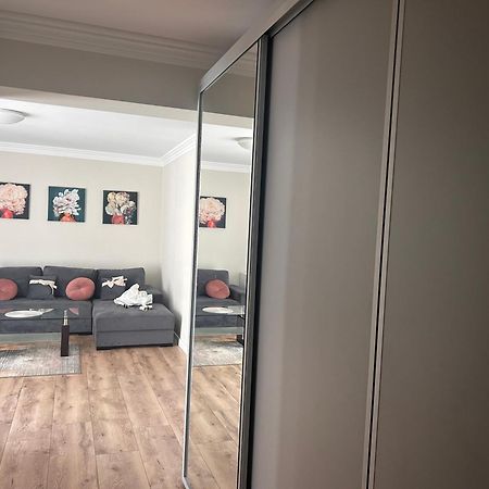 Divany Apartaments Brasov - Coresi Mall Екстер'єр фото
